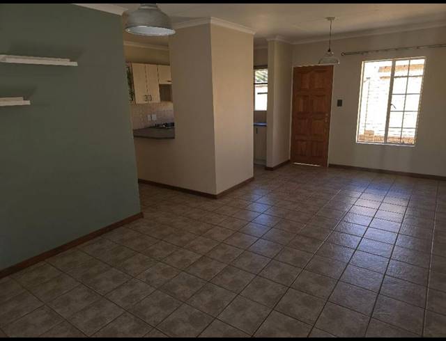 2 BEDROOM TOWNHOUSE FOR SALE IN SINOVILLE